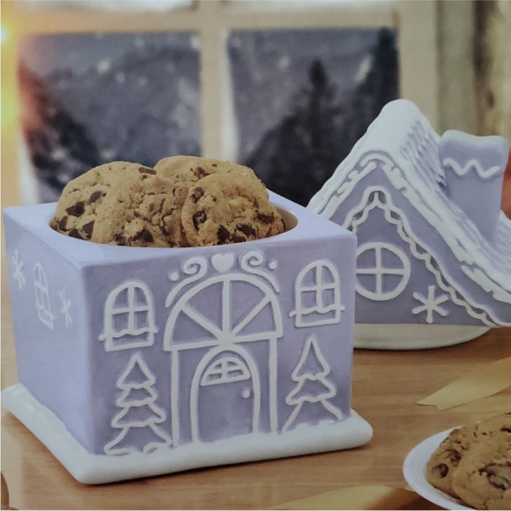 Charming Purple and White Ceramic House Box - Picture 2 of 5